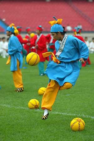 「中国足球史」漫谈中国古代最早的足球社团——齐云社-国际足球-足球