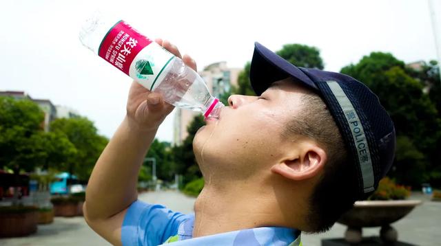 烈日|致敬，烈日下的警色