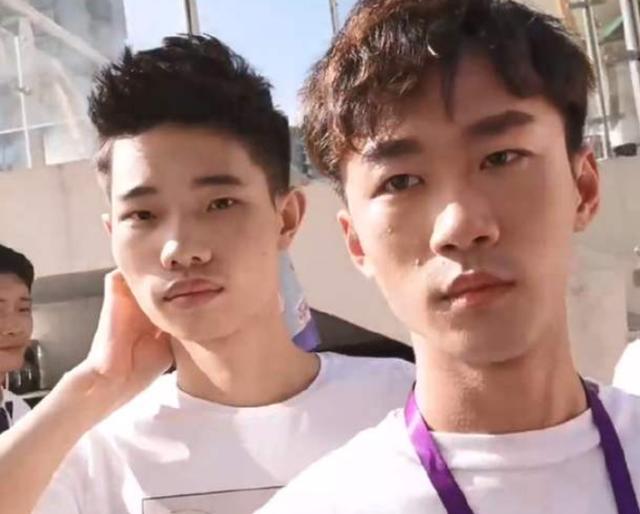 和平精英巅峰赛:全网最强300主播,不求人鲨鱼晚玉难言再同台 - acfun