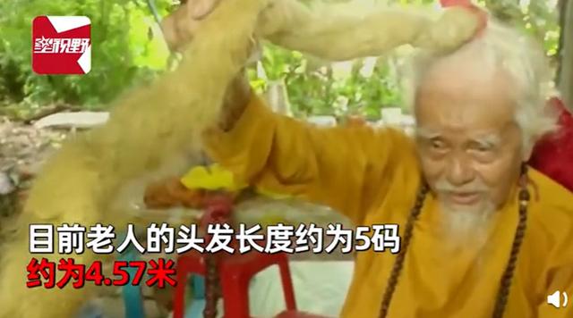 越南92岁大爷80年未剪头发 网友:上厕所头发放哪?