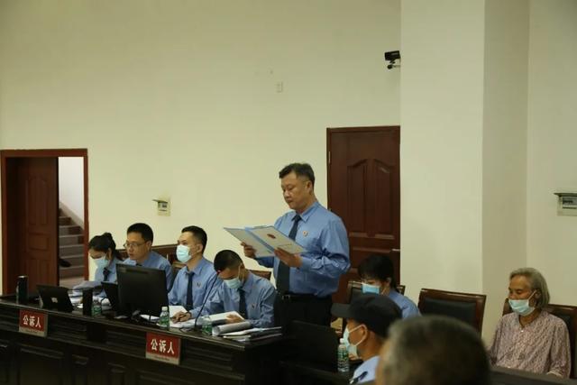 廉江检察出庭支持公诉一起涉黑案