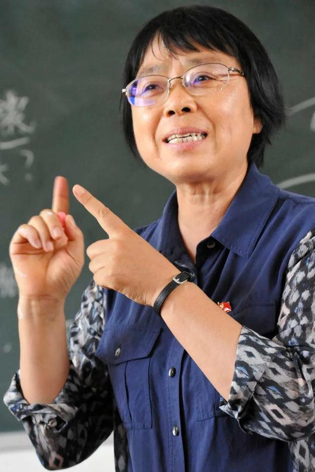 【关注】1600余名贫困山区女学生因她圆了大学梦!教育部发文号召向张