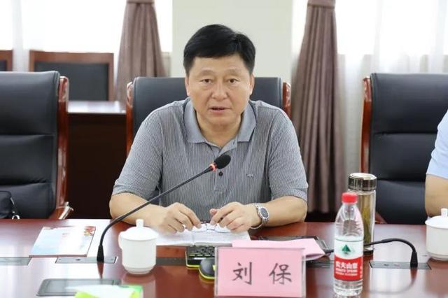 座谈会上,首先由镜湖区检察院党组书记,检察长张宁从政治担当,案件