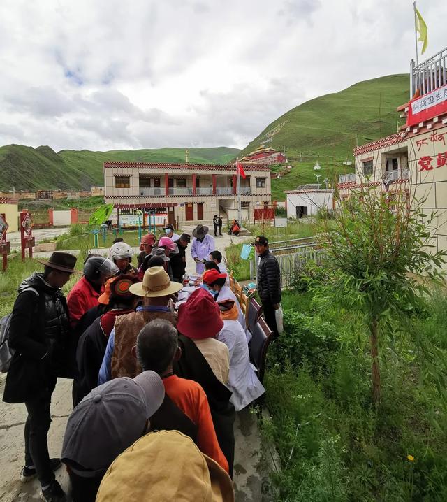 成都京东方医院医疗队继续在藏区巡诊帮扶
