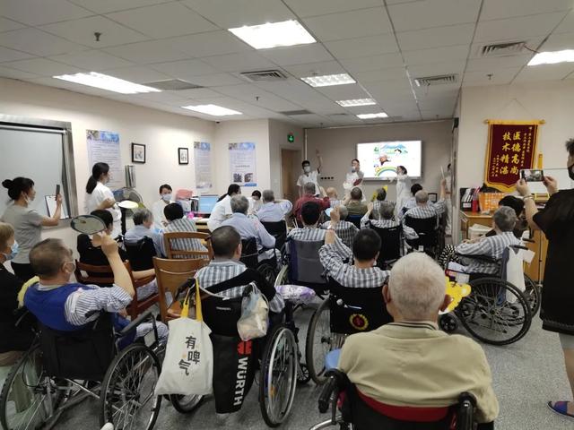 上海二康 OT 老年小组举办关爱老人小组活动