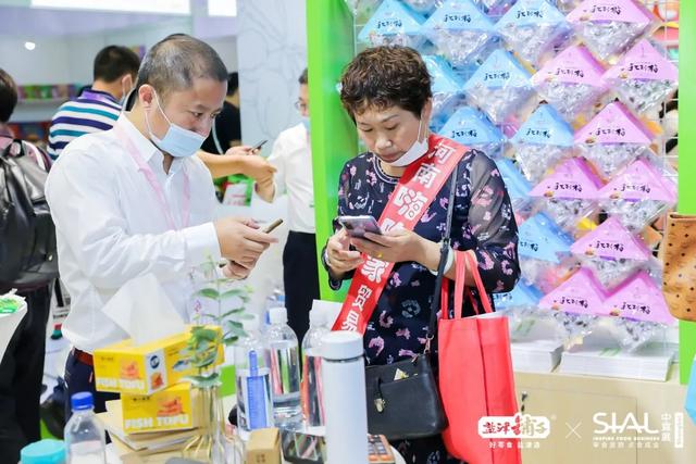 来，交个朋友！盐津铺子绚丽登场2020中食展