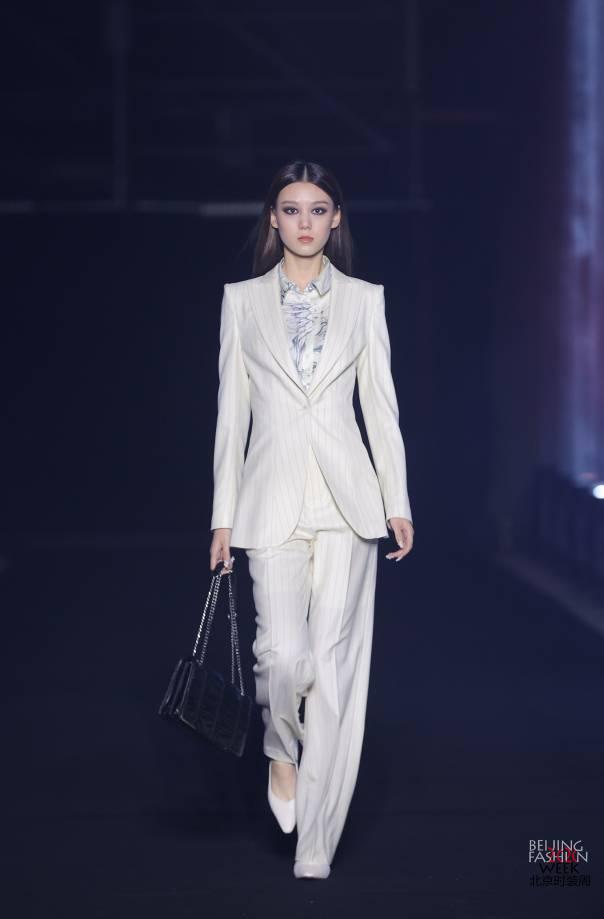 2020北京时装周润之修远匠人擎献雷蒙80周年大秀