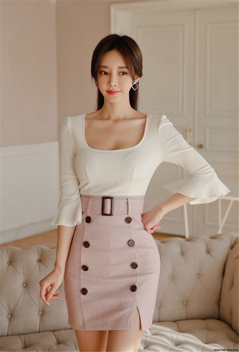 孙允珠丨白堇熏芳奶油浅彩花扇拼搭裙