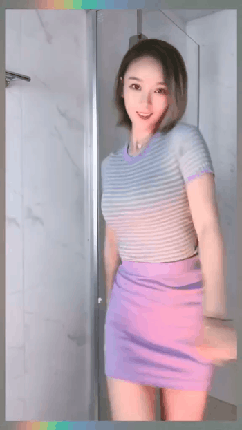 非常邪恶的美女动图：妹子集体练蛤蟆功？