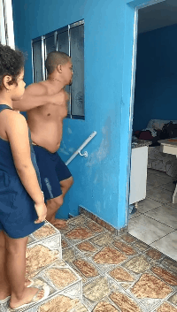搞笑动图图片：谁曾经还不是个小仙女？