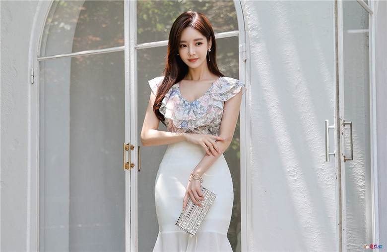 孙允珠：青花翠叶波浪卷纹古典淡墨裙