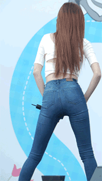 邪恶另类的美女动态图片：这瑜伽需要陪练吗？