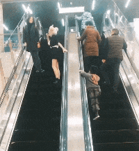 搞笑GIF趣图：?新娘说太刺激了不过还是换个新床吧！