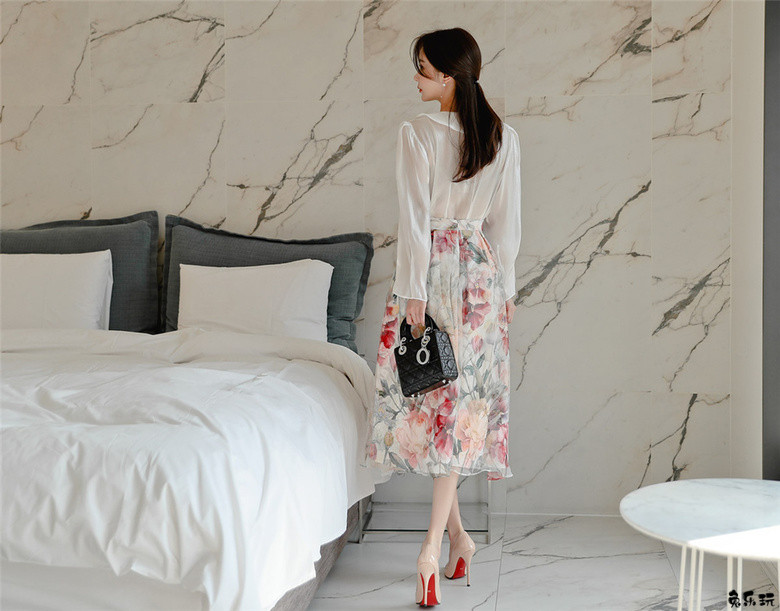 孙允珠：蜜沁娇蕊红菱雪纺婉约公主裙