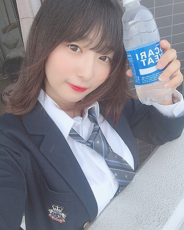 日本00后温柔系美少女我妻ゆりか让你心疼的想呵护！