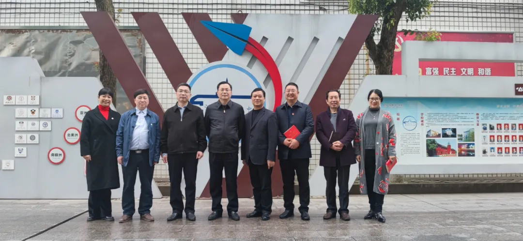 湘潭市教育局局长唐正武一行来市一中调研