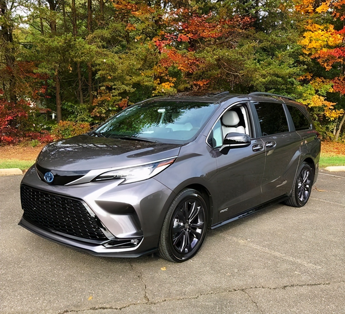 新款丰田塞纳实拍,搭2.5l混动 四驱系统,gl8压力山大