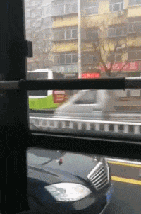 搞笑GIF趣图：有这样的爹爹当陪练，何愁孩子不失败