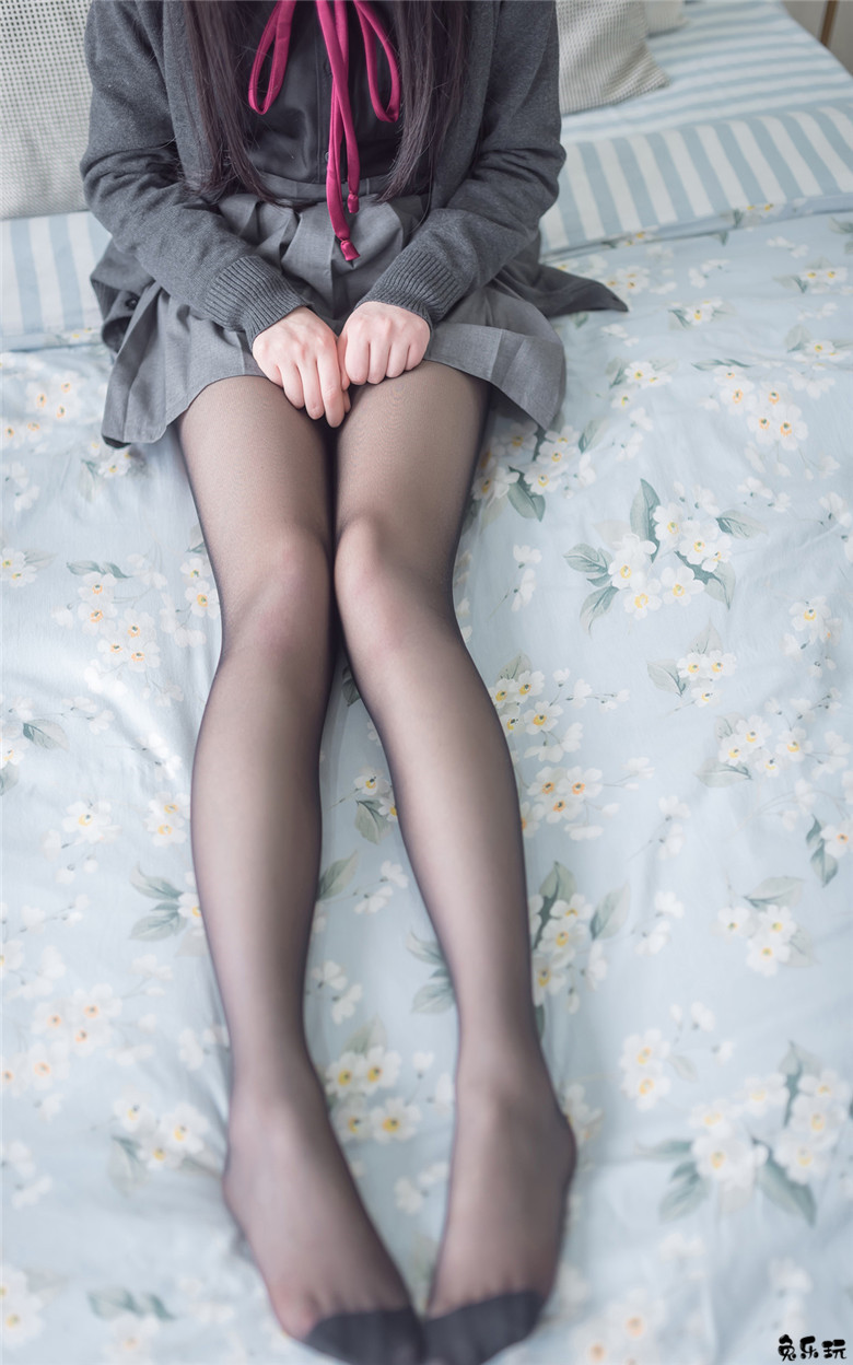 黑丝美腿萌萌哒！