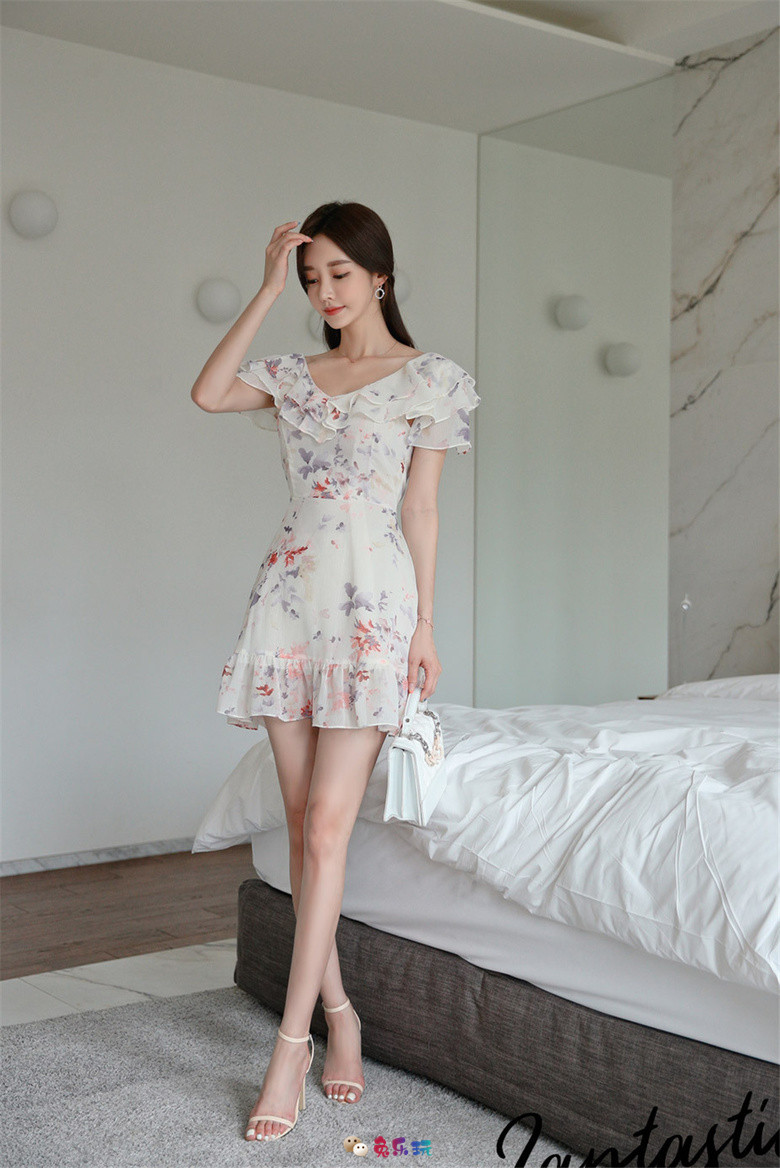 孙允珠丨芳町原野山茶小碎花可爱洋裙