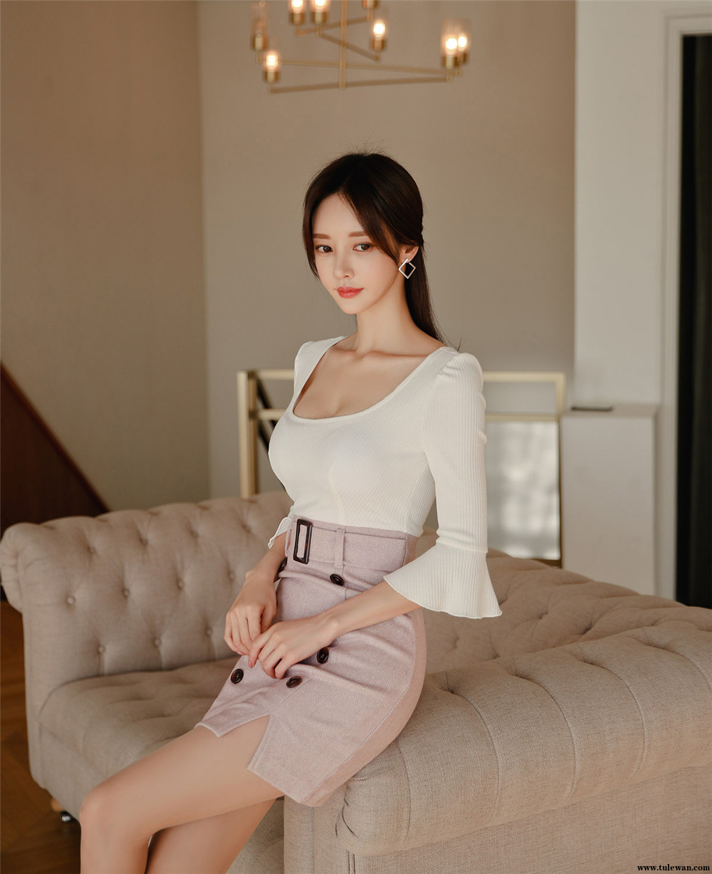 孙允珠丨白堇熏芳奶油浅彩花扇拼搭裙