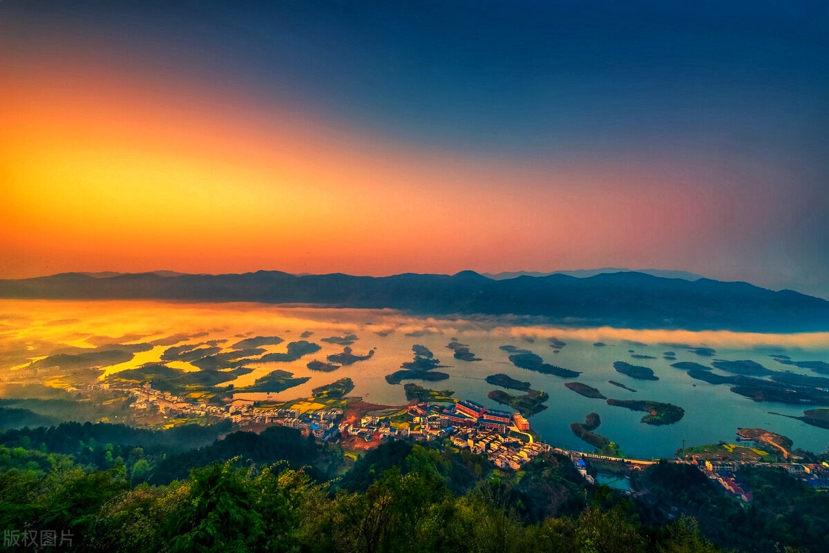 曾经一座美丽的城市,如今长眠水下,却成就了一个罕见的人间胜景 曾经一座美丽的城市,如今长眠水下,却成就了一个罕见的人间胜景