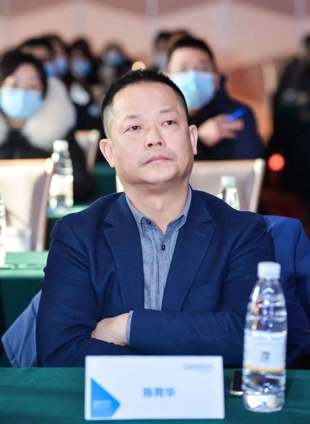 施斌主任委员和武汉市民营口腔专委会陈育华主任委员(美维口腔医疗