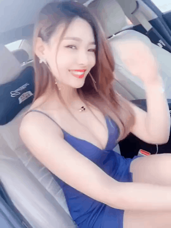 妹子很high啊！ 嗨个球球
