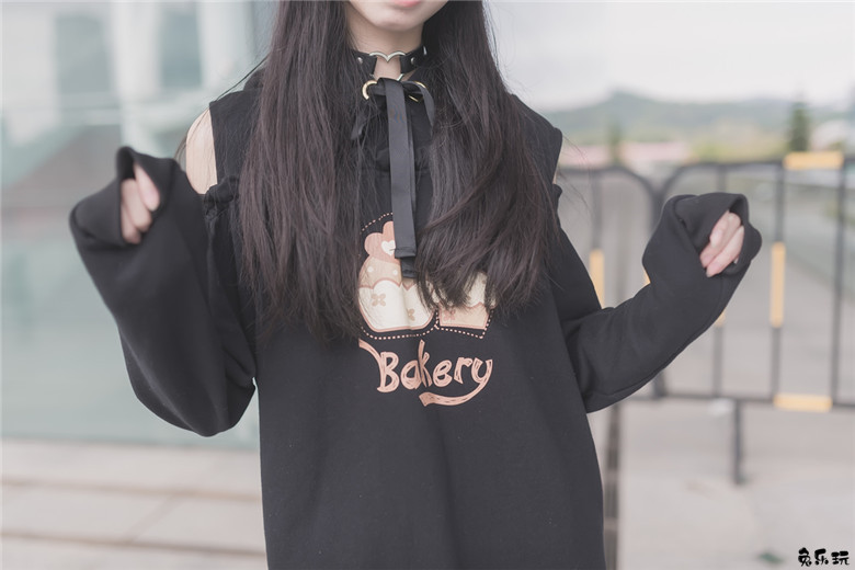 【福利姬】让人喜欢的黑丝及膝袜小细腿！太美了（48P）