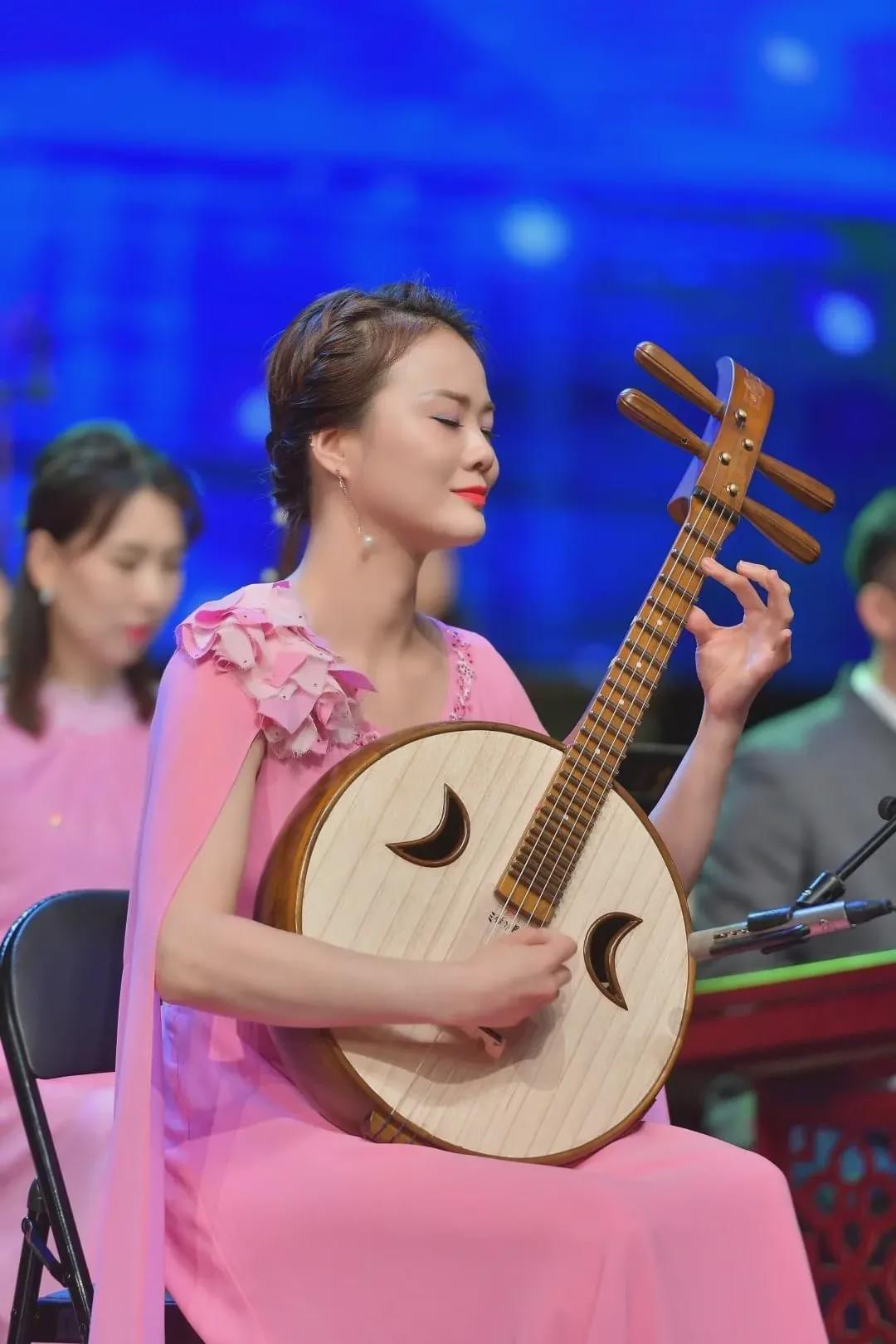 郭晓蒙:中阮领奏与民族室内乐《渔歌》杨雨桐:古筝领奏与民族室内乐