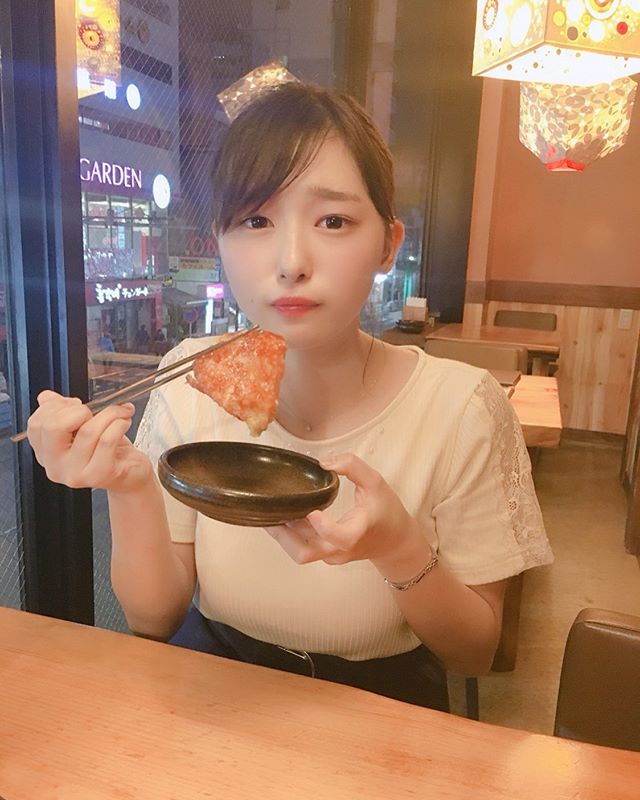 日本00后温柔系美少女我妻ゆりか让你心疼的想呵护！