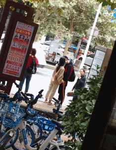 搞笑GIF图片：黄泉路上行人稀，总有车神较高低
