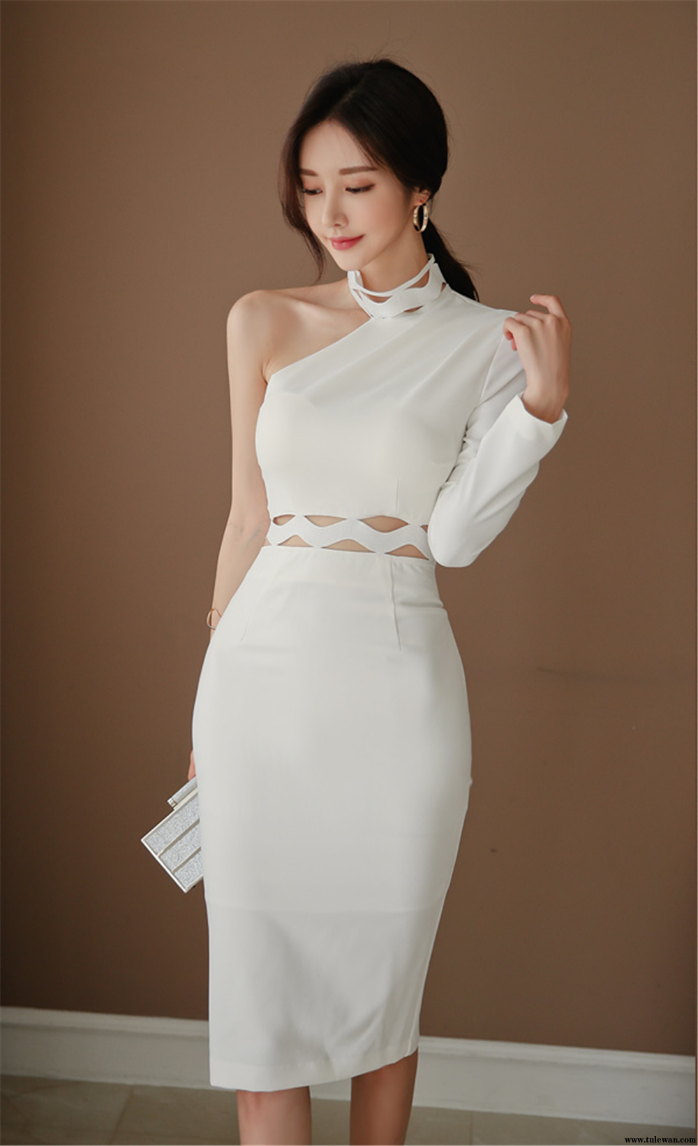 孙允珠丨阿芙洛狄忒水仙花瓶单肩礼裙