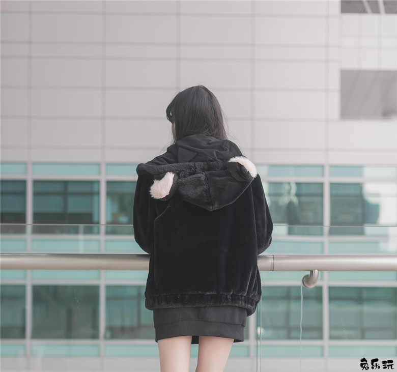 【福利姬】让人喜欢的黑丝及膝袜小细腿！太美了（48P）