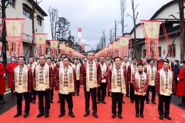 感恩五谷 传承匠心 “酿”五粮液新华章 五粮液举行第二十四届酒圣祭祀大典