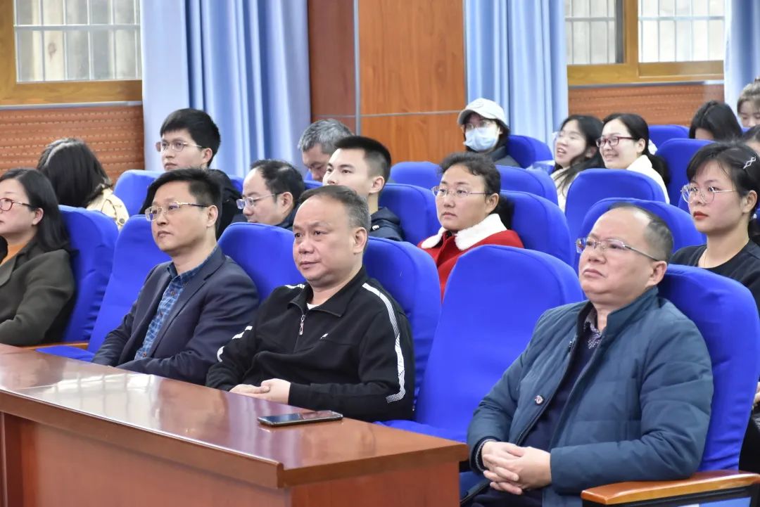 学习党史守初心，脚踏实地奋前行——记湘钢一中2021年4月教职工大会
