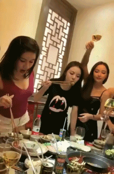 微胖的美女gif 漂亮的妹子会发光！ - 第2页 段子精选 第1张