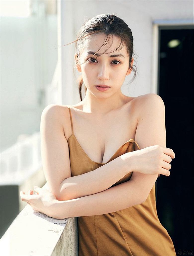 温柔鲜奶！天然系日本正妹佐藤あいり疗愈气质想不想来一口！