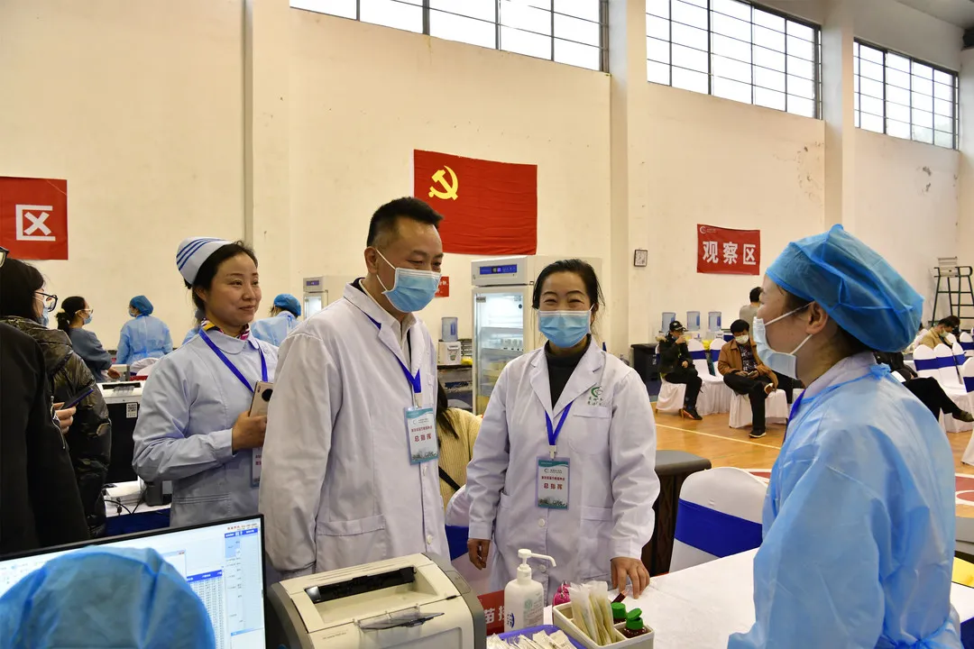 152位惠景“志愿红”助力新冠病毒疫苗接种