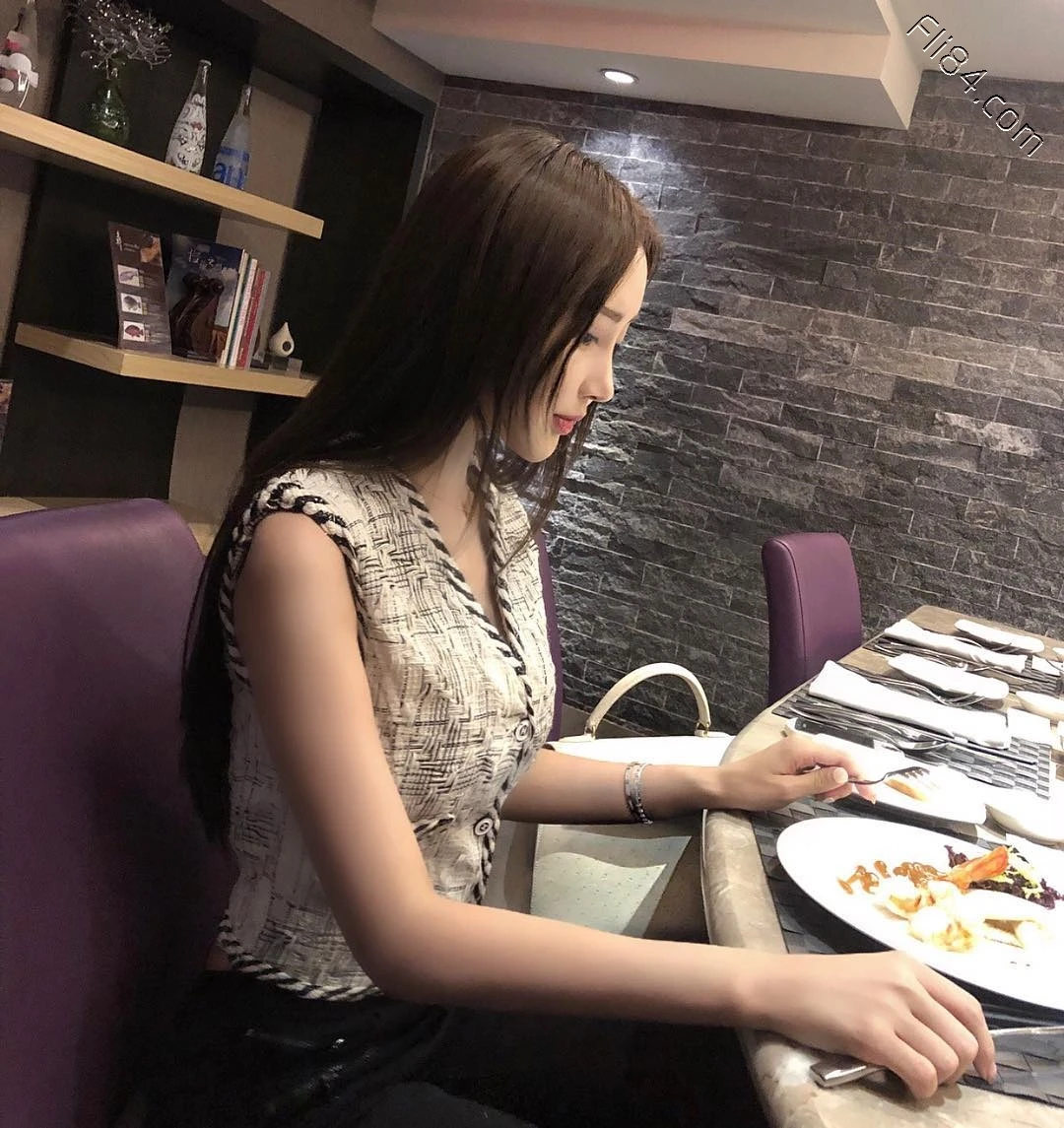 正妹演员“heesch.chi”性感的翘臀妹子写真 - 全文 节操写真馆 热图99 正妹演员“heesch.chi”性感的翘臀妹子写真 - 全文 节操写真馆 热图99