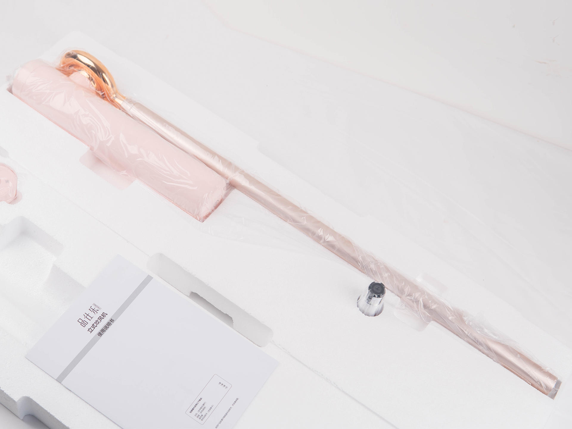 颠覆传统吹发方式，品仕乐立式吹风机解放双手吹发更舒适