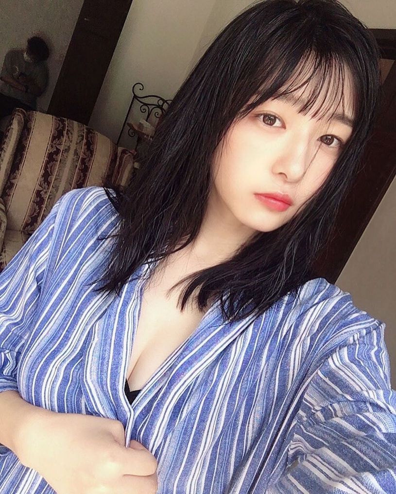 日本00后温柔系美少女我妻ゆりか让你心疼的想呵护！
