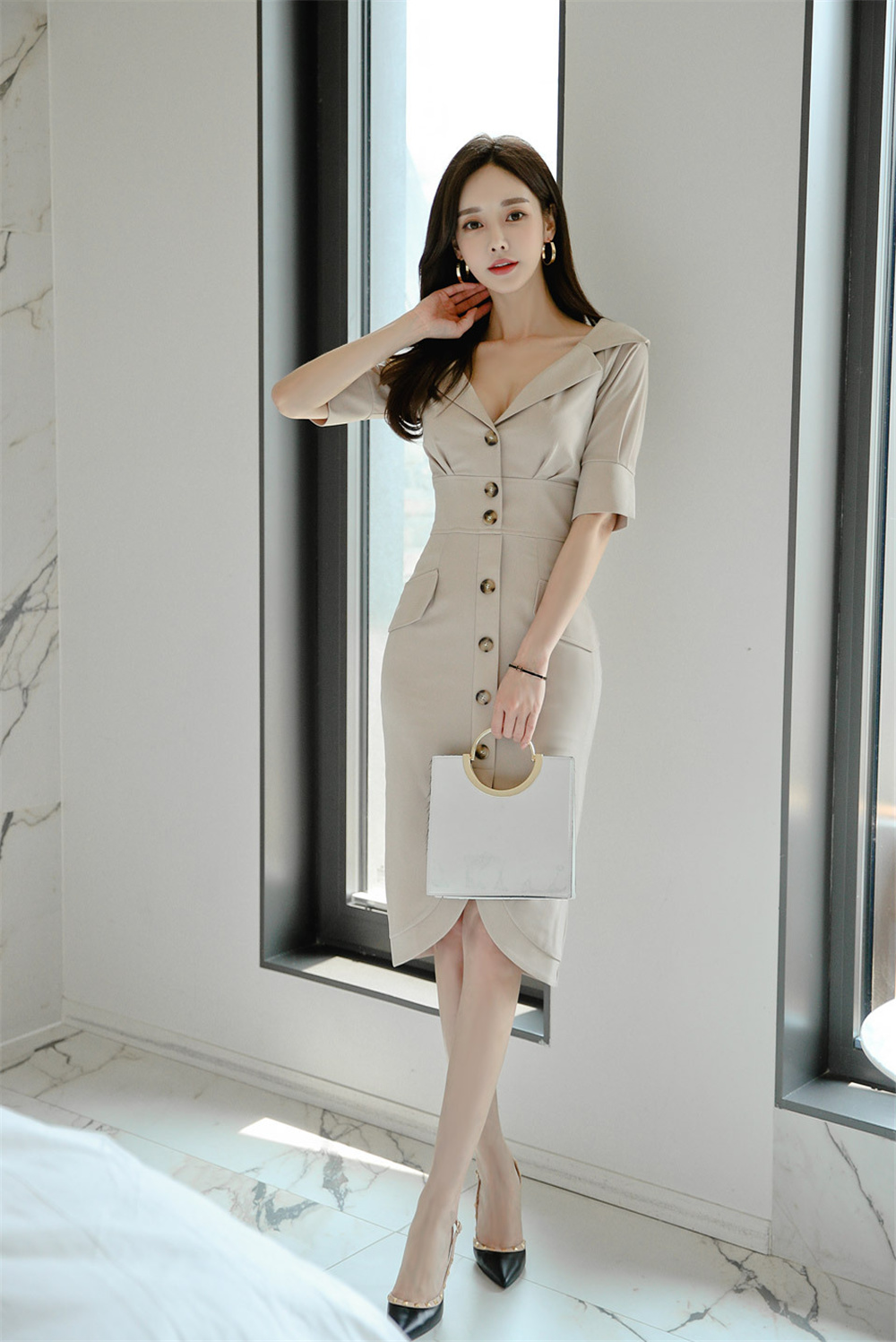 孙允珠丨晚杏初芳淡墨溢彩竖扣鱼尾裙