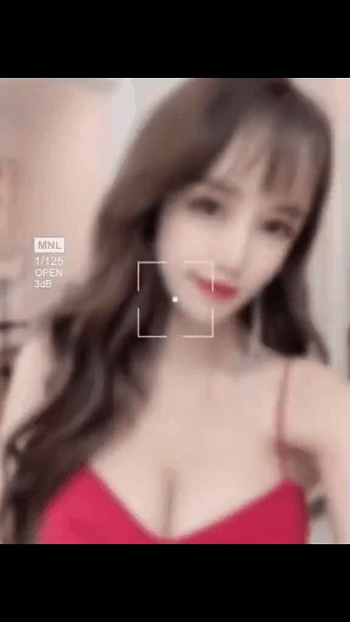 好看的小姐姐gif：小姐姐，怎么笑的这么开心？