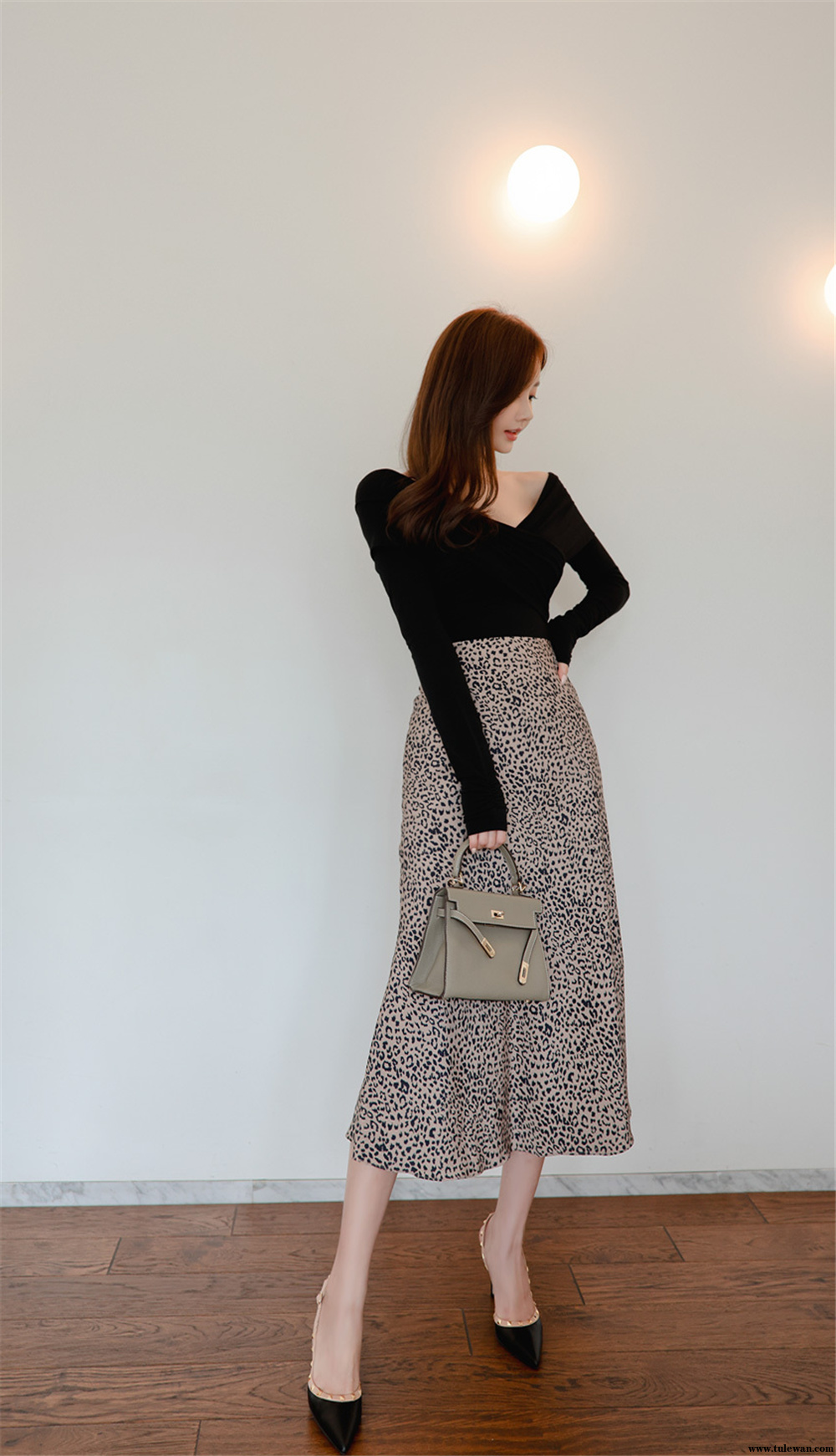 孙允珠丨巴伦西亚纯黑简式豹纹及膝裙