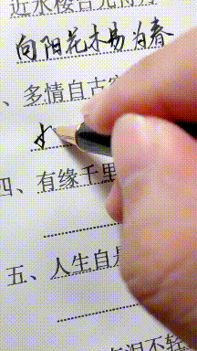 很好笑的GIF图片：在一起三年的女朋友，我觉得是时候分手了
