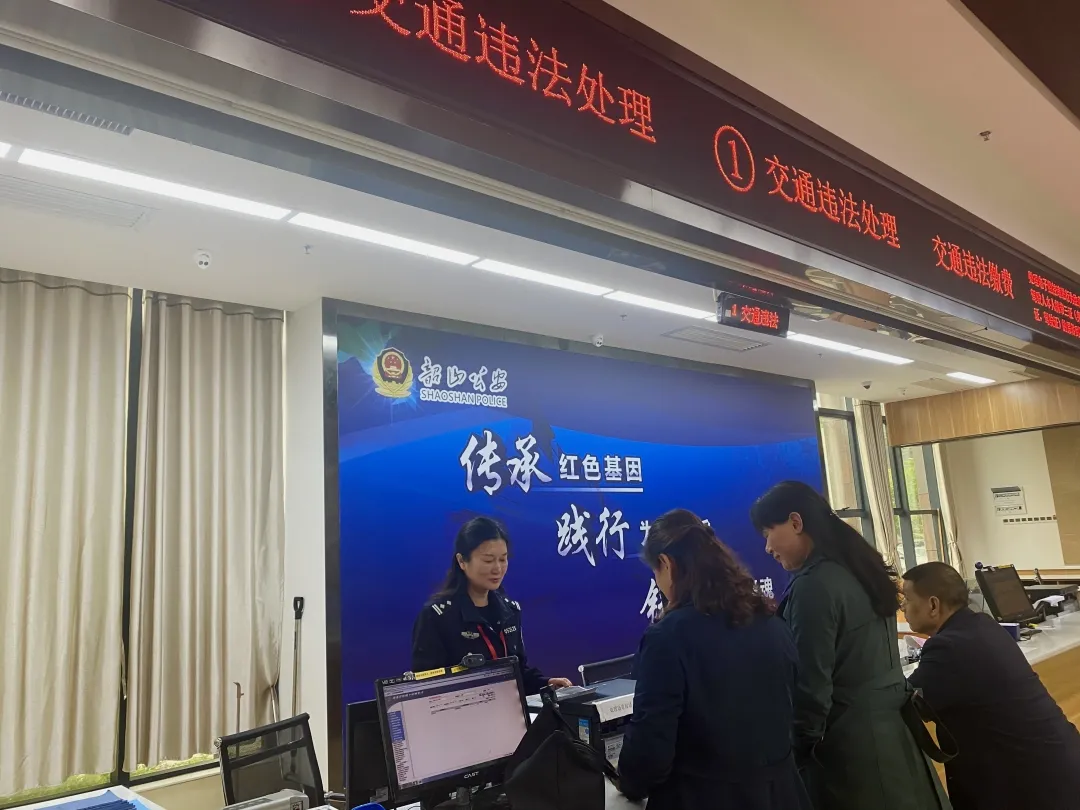 【身边先进典型】李华： 优质服务 排忧解难