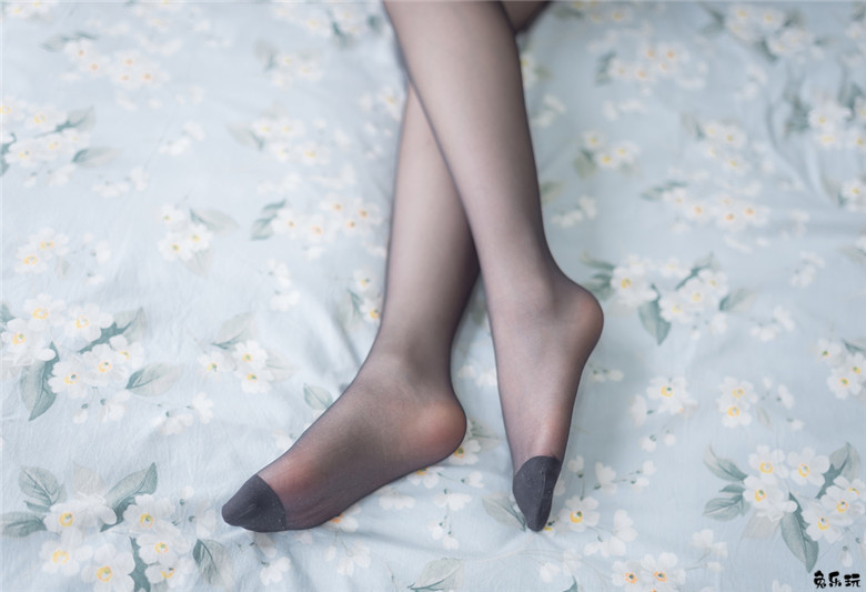 黑丝美腿萌萌哒！