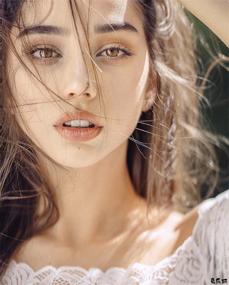 上帝的杰作！波兰大长腿电眼正妹Maja Strojek仙女级模样身材让人着迷！