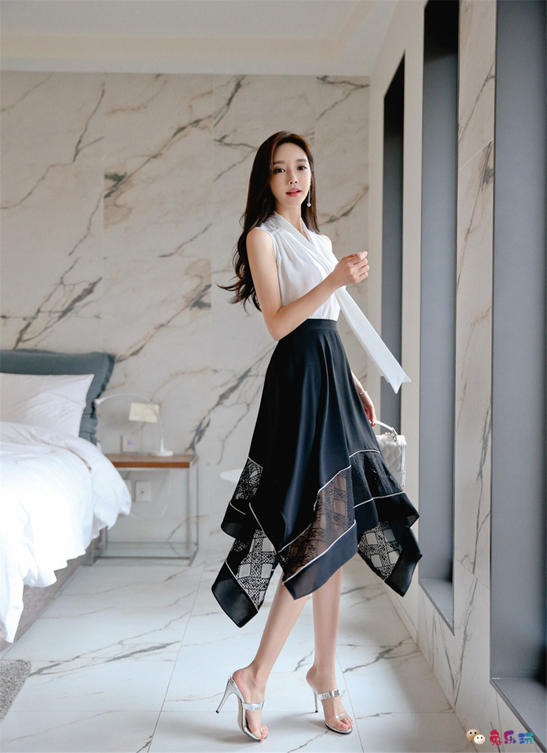 孙允珠：简式系带纯白初恋香风职业裙
